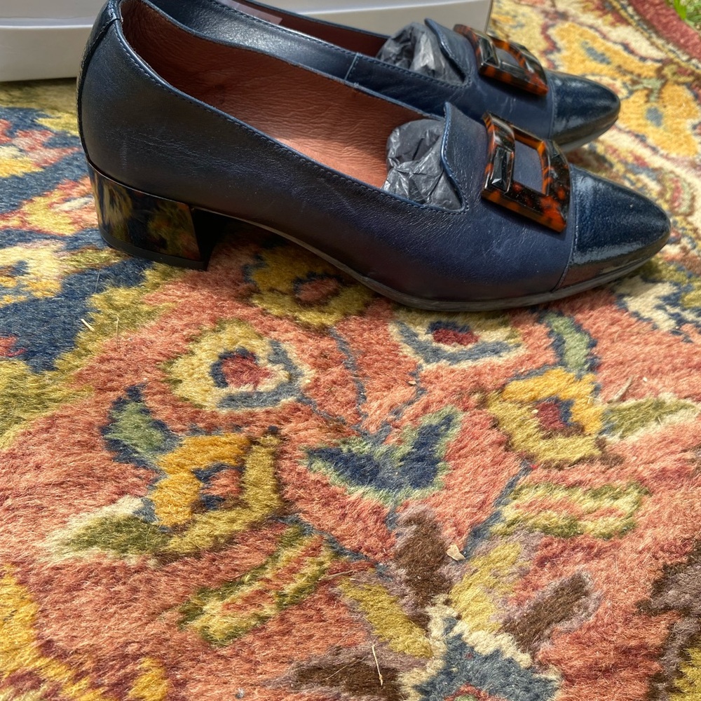 Hispanitas Navy Loafers with Tortoise Accents - Picture 4 of 6